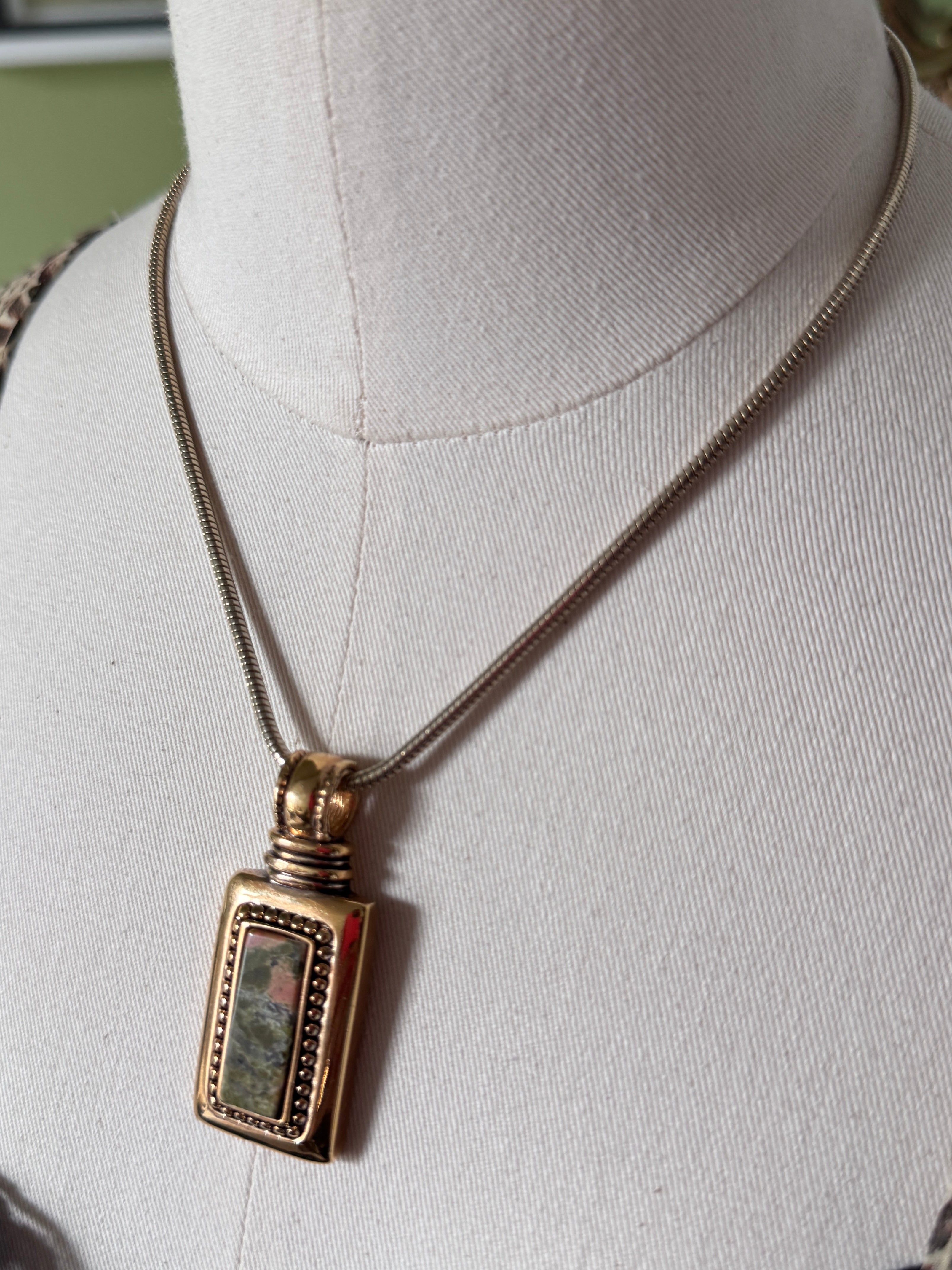80s Gold Chain & Set Stone Pendant Necklace