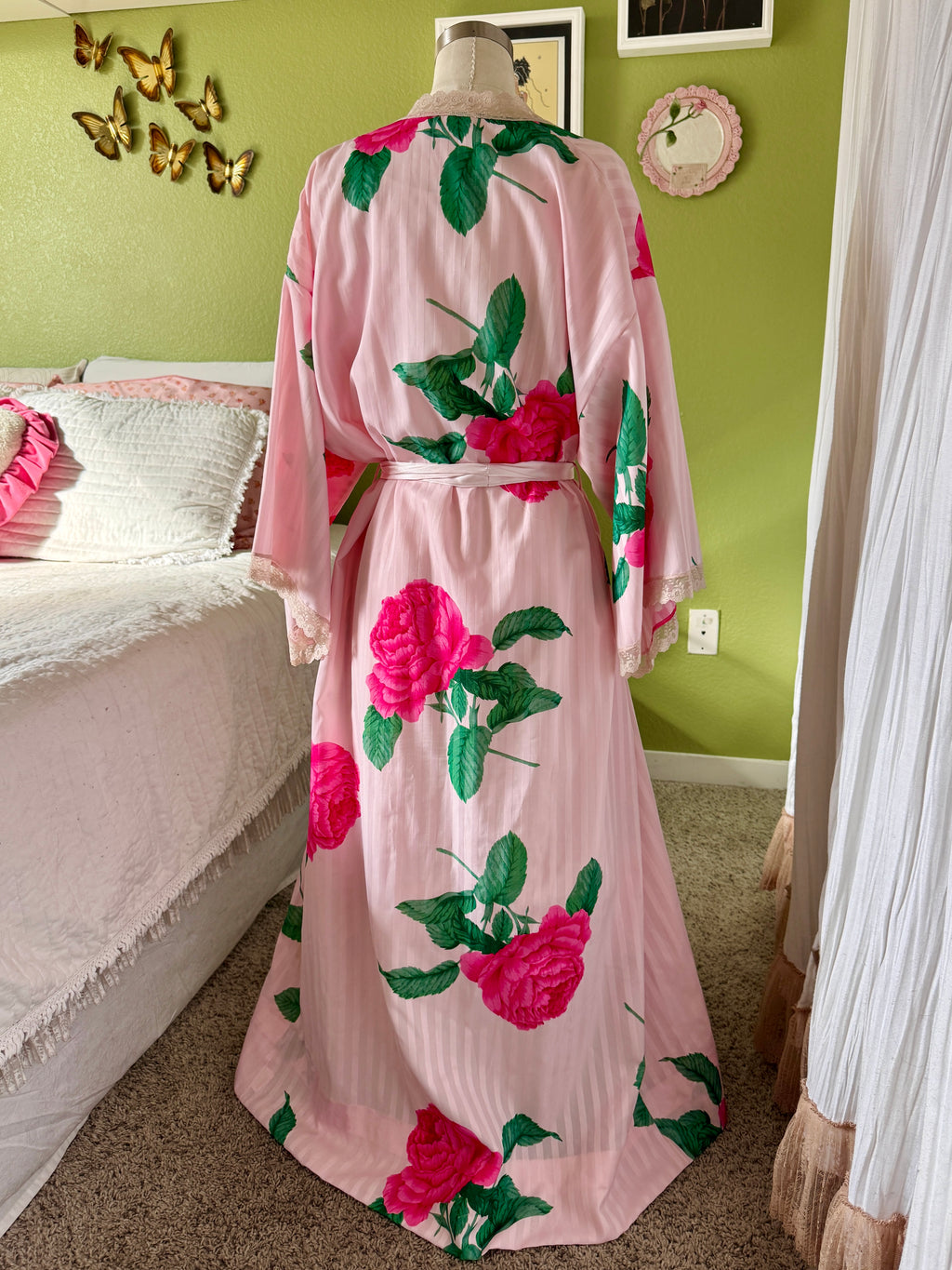 80s Baby Pink Floral Print Lace Trim Givenchy Robe (Made in USA)