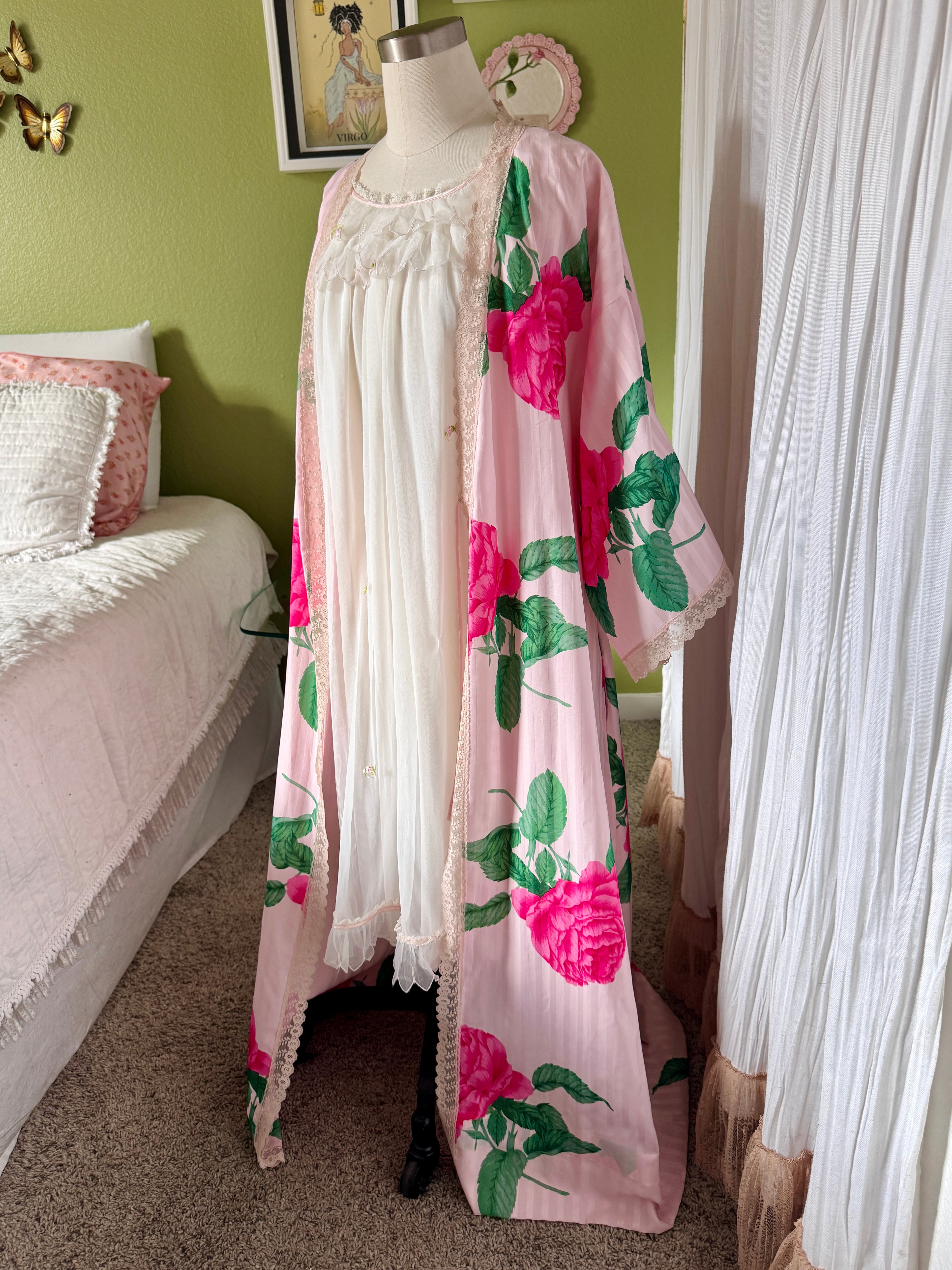 80s Baby Pink Floral Print Lace Trim Givenchy Robe (Made in USA)