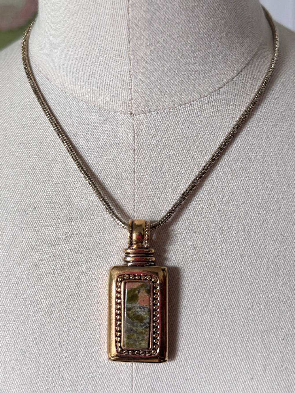 80s Gold Chain & Set Stone Pendant Necklace