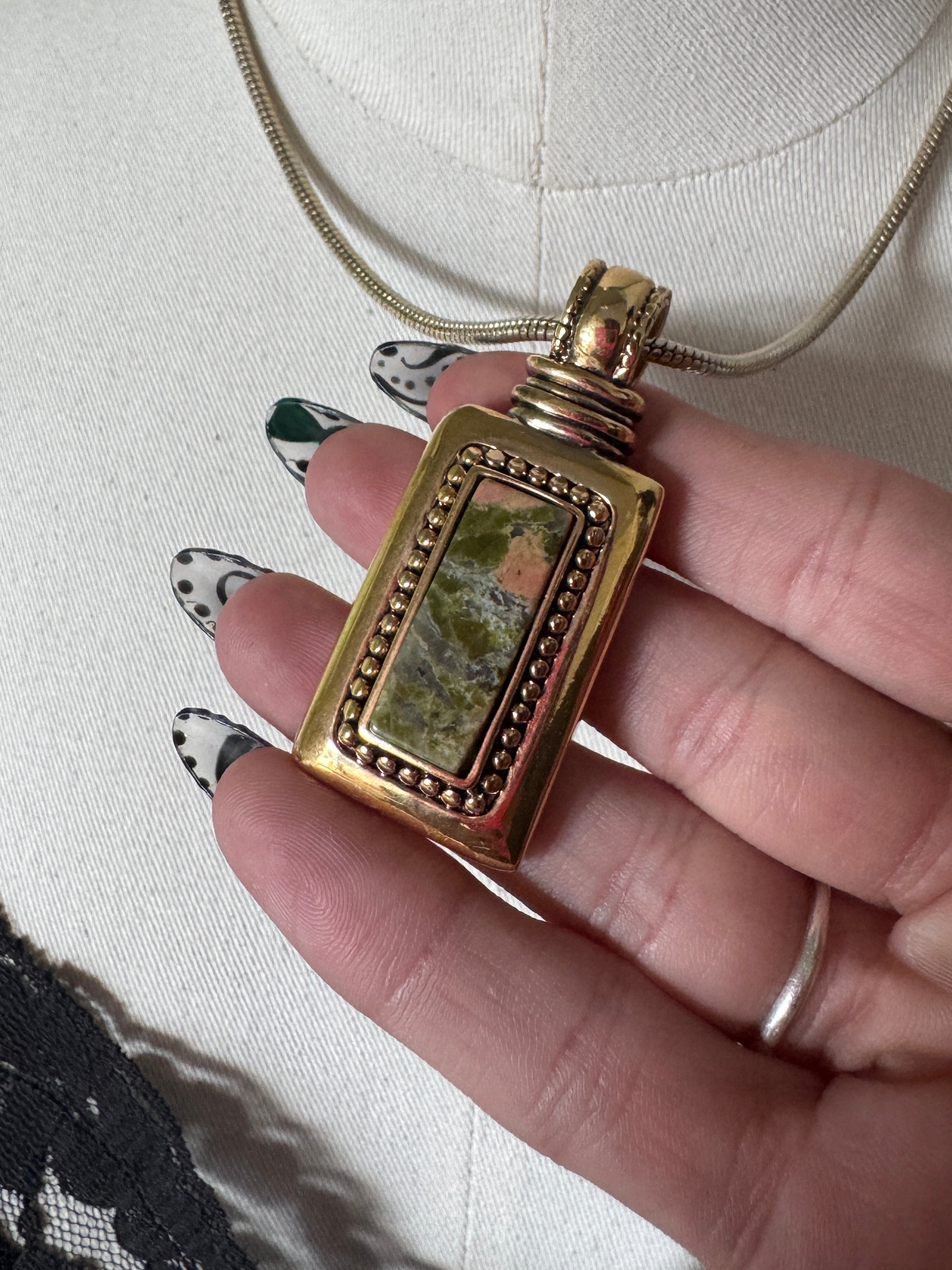 80s Gold Chain & Set Stone Pendant Necklace